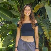 Soy estudiante de educación infantil y también he trabajo como monitora de extraescolares y de socorrista. Me encantan los niños.